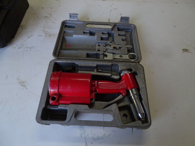 Lot 160 - POP RIVET GUN | AuctionsPlus