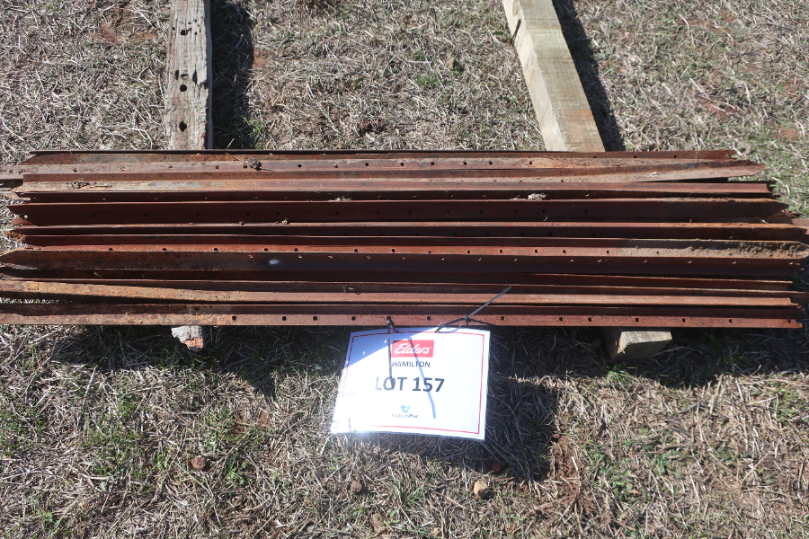 Lot 157 - Approx 25 used steel posts | AuctionsPlus