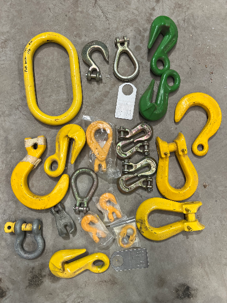 Lot 300 - Various Hooks & Rigging Gear | AuctionsPlus