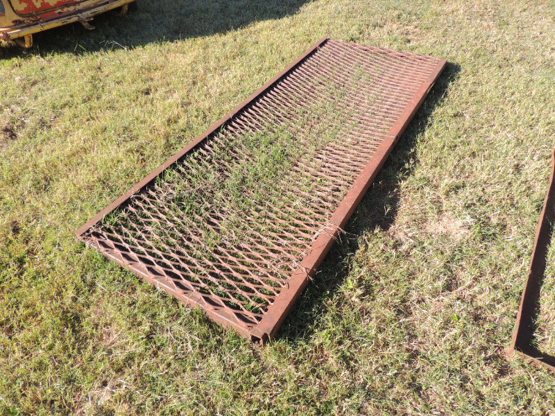 Lot 150 - Mesh platform | AuctionsPlus