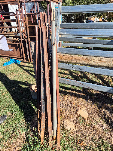 Lot 61 - 10 x Steel Posts | AuctionsPlus