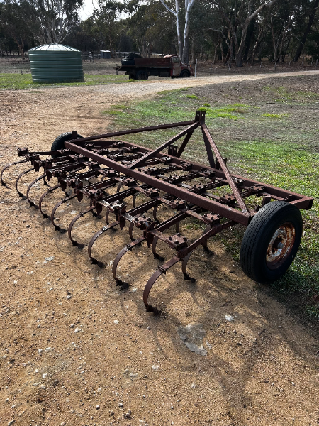 Lot 38 - 3 POINT LINKAGE SCARIFIER | AuctionsPlus