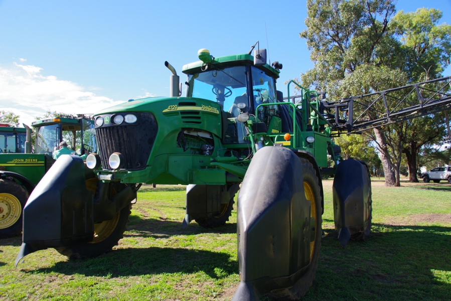 John Energy Rig Lot 275 - John Deere 4720 spray rig | AuctionsPlus