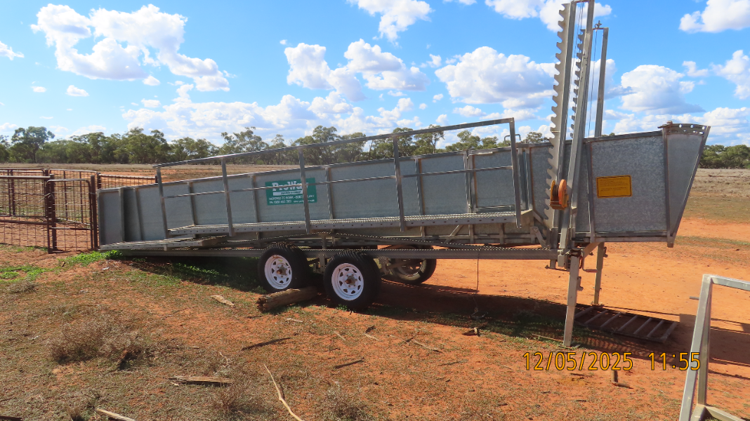 Lot 9 - Proway Mobile Loading Ramp | AuctionsPlus