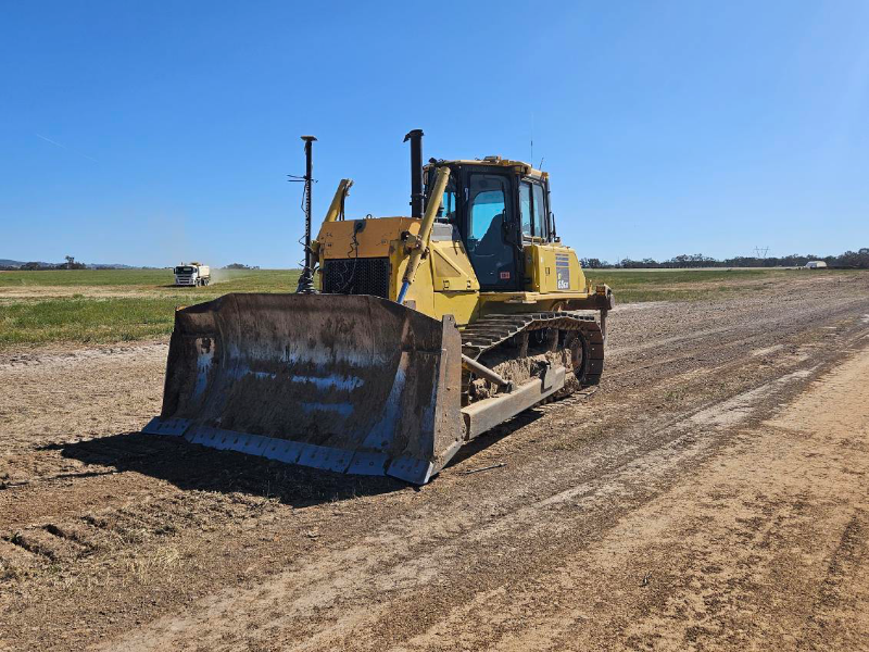 Lot 1 - Komatsu D65 EX-17 Dozer | AuctionsPlus
