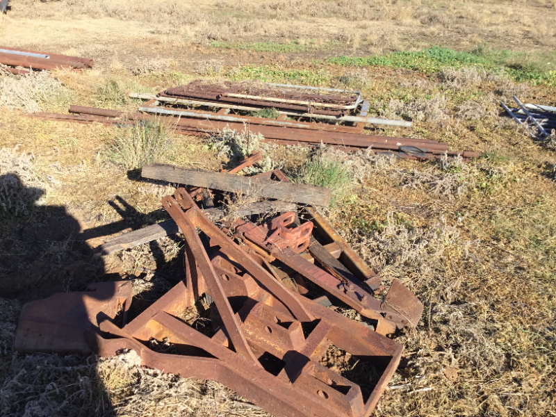 2 PILES STEEL | AuctionsPlus