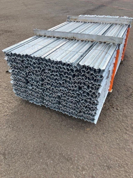 Lot 44 - 400 X IRON POSTS | AuctionsPlus