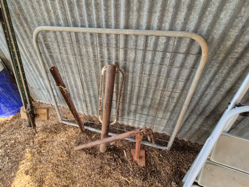 Lot 192 - Gate, Post Rammer & Post Lifter | AuctionsPlus