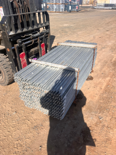 Lot 33 - 400 x 165cm Galvanised Steel Posts | AuctionsPlus