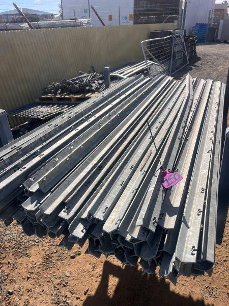 150 - 95 x 180cm 9 Clip Posts | AuctionsPlus