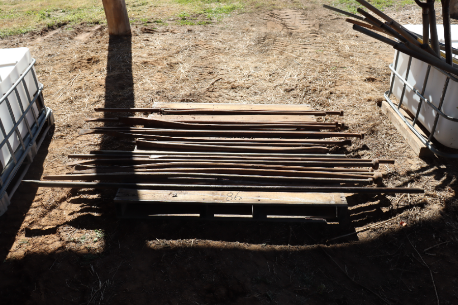 Lot 86 - Qty crowbars | AuctionsPlus