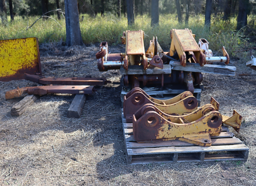 Lot 167 - CAT hydraulic ripper 17G584, suit D7 | AuctionsPlus