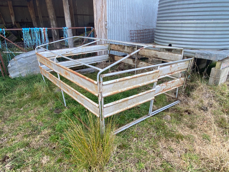 Lot 31 - Ute sheep crate | AuctionsPlus
