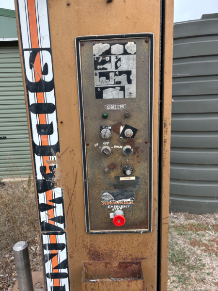 Lot 443 - SIDEWINDER WRAPPER, BUYING AS IS. | AuctionsPlus