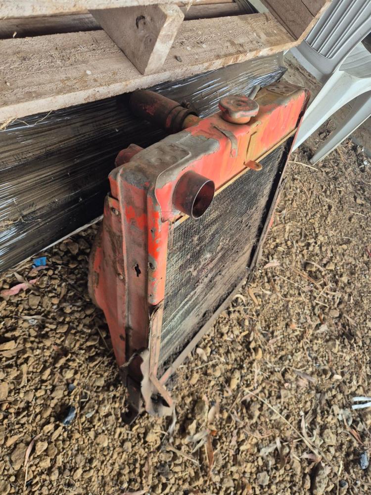 Lot 137 - David Brown 990 Radiator | AuctionsPlus