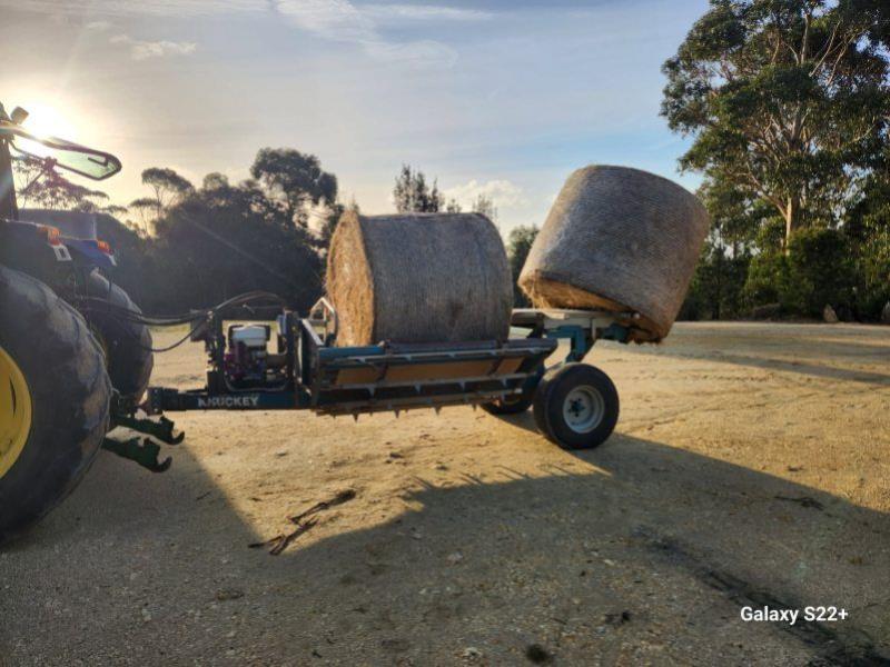 Lot 142 - Knuckey Trailing Bale Feeder | AuctionsPlus