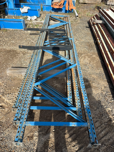 Lot 139 - pellet rack | AuctionsPlus