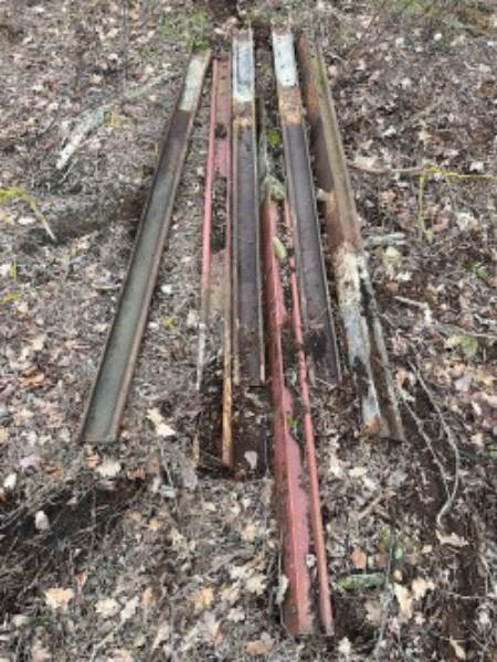 LOT 72 - Railway Track Posts x 7 | AuctionsPlus