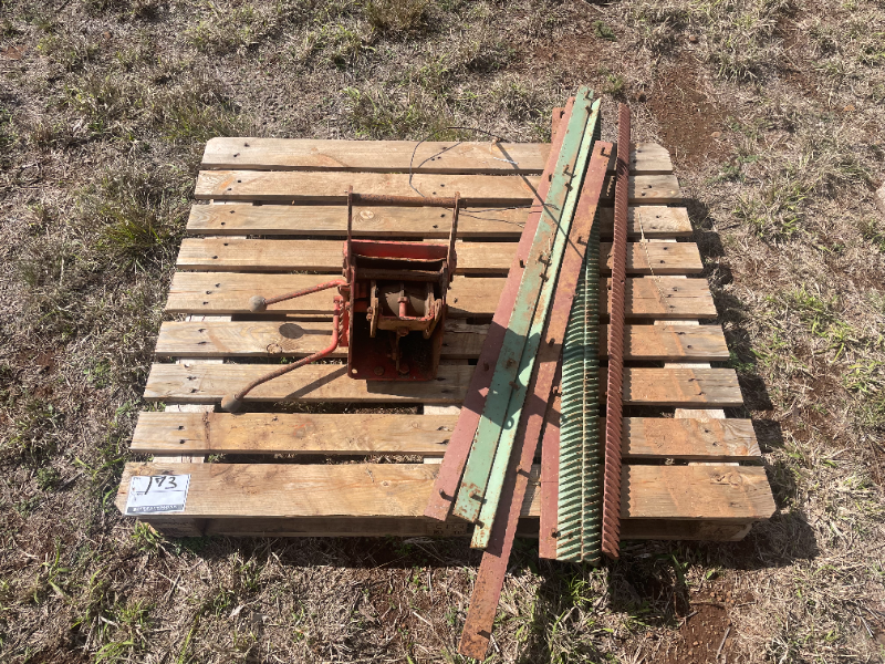 Lot 173 - Steel rasp bars & sundry. | AuctionsPlus
