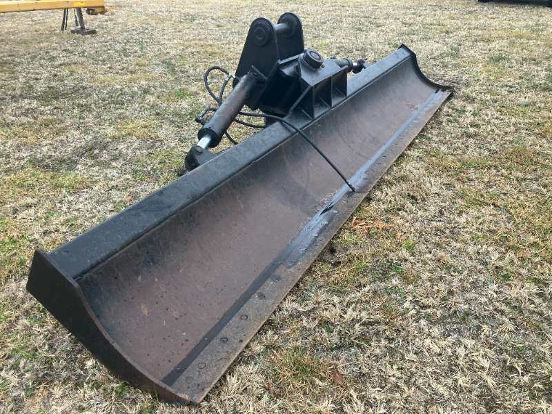 Lot 268 - Hydraulic Tilt Blade | AuctionsPlus