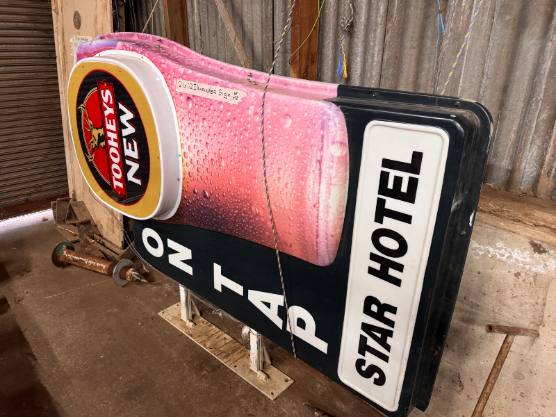 Lot 472 - Illuminated Sign. | AuctionsPlus