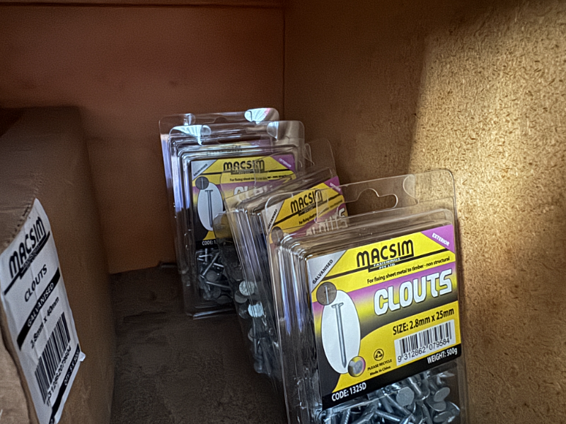 LOT 400 - Assorted Clouts, Nails & Staples | AuctionsPlus
