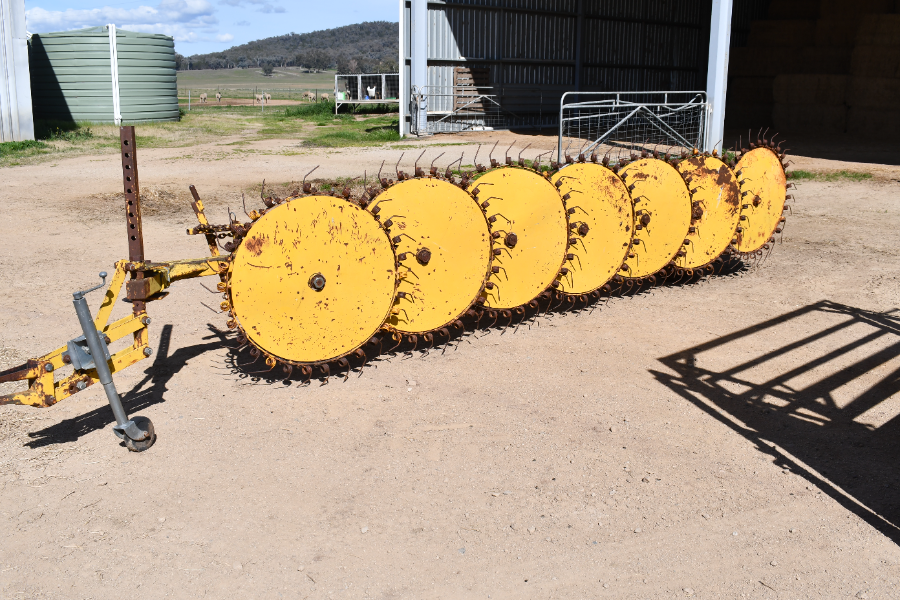 Lot 158 - Mobilco hay rake | AuctionsPlus