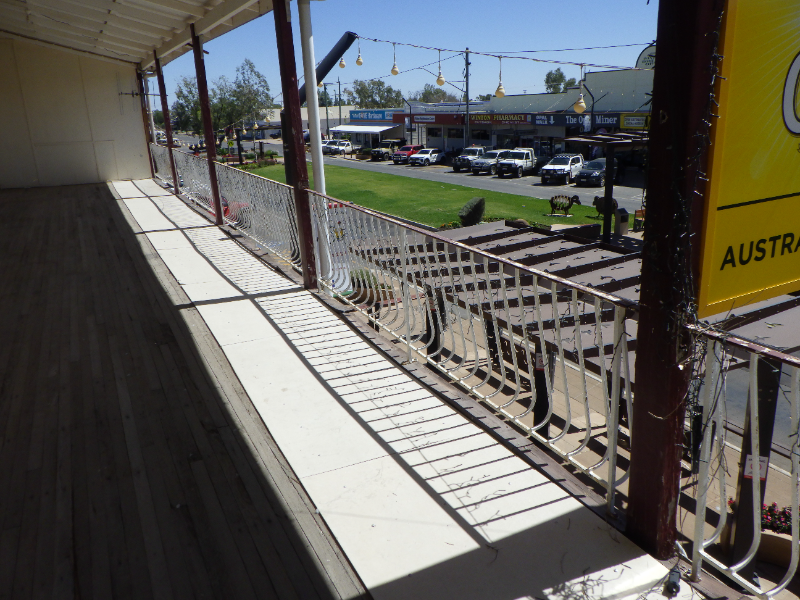 Lot 87 - IRON HANDRAILS X 7 SECTIONS | AuctionsPlus