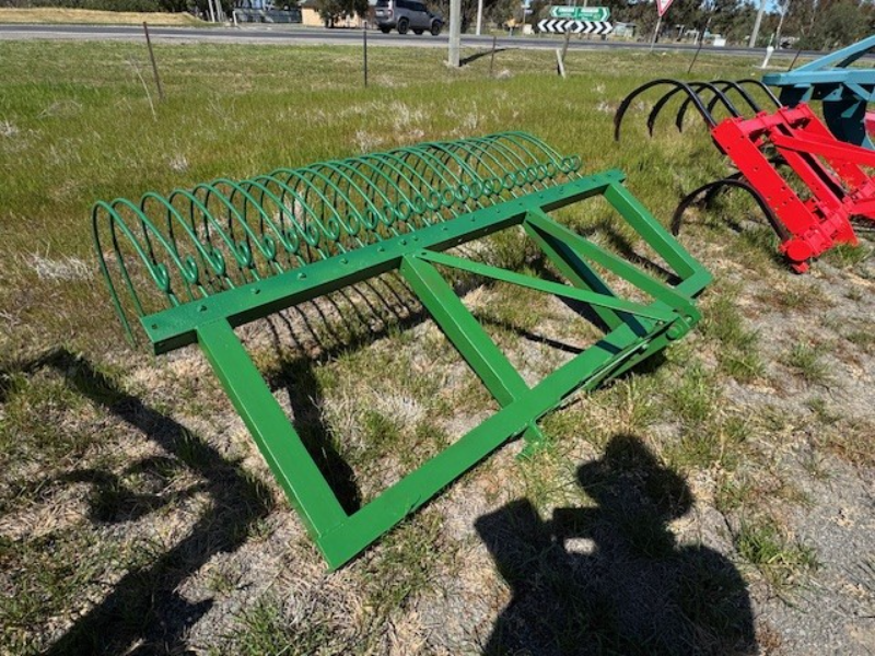Lot 304 - 3PL Stick Rake | AuctionsPlus