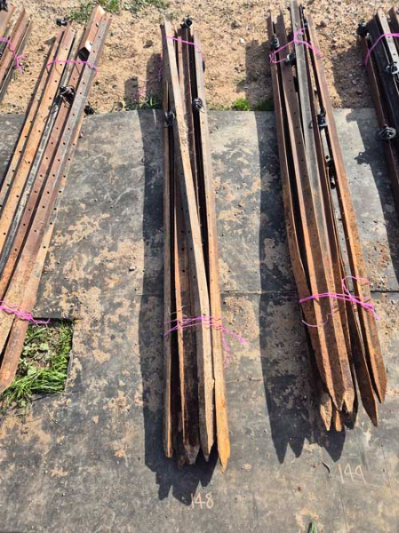 Lot 148 - 10 x 5ft 6'' Posts | AuctionsPlus