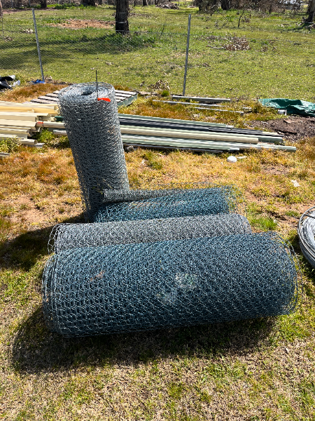 Lot 74 - 5 x part rolls of chicken netting | AuctionsPlus