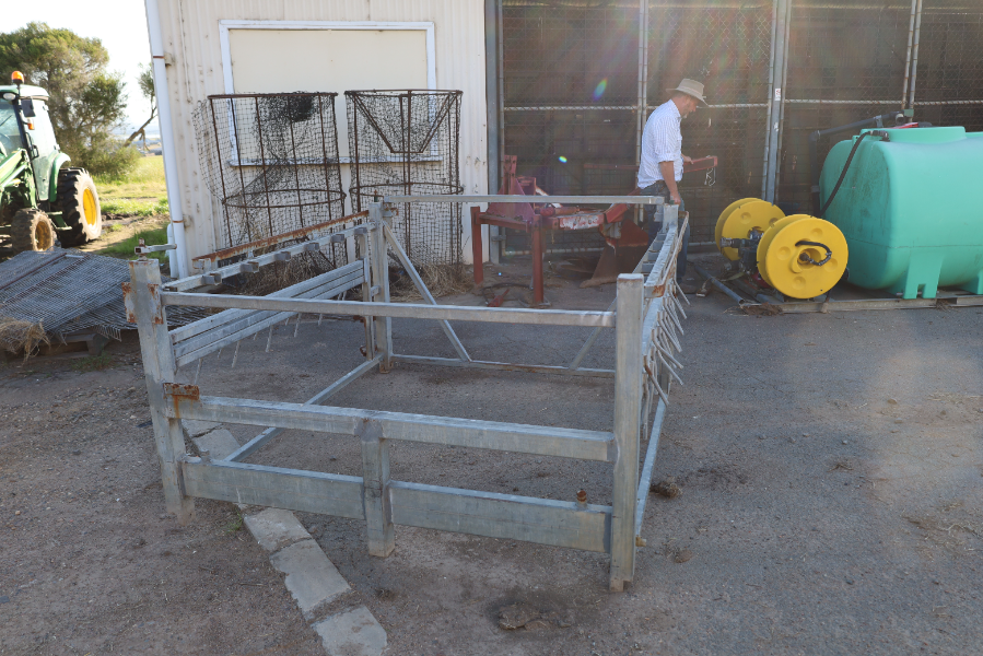 Lot 121 - KANGAROO HARVESTING RACK | AuctionsPlus