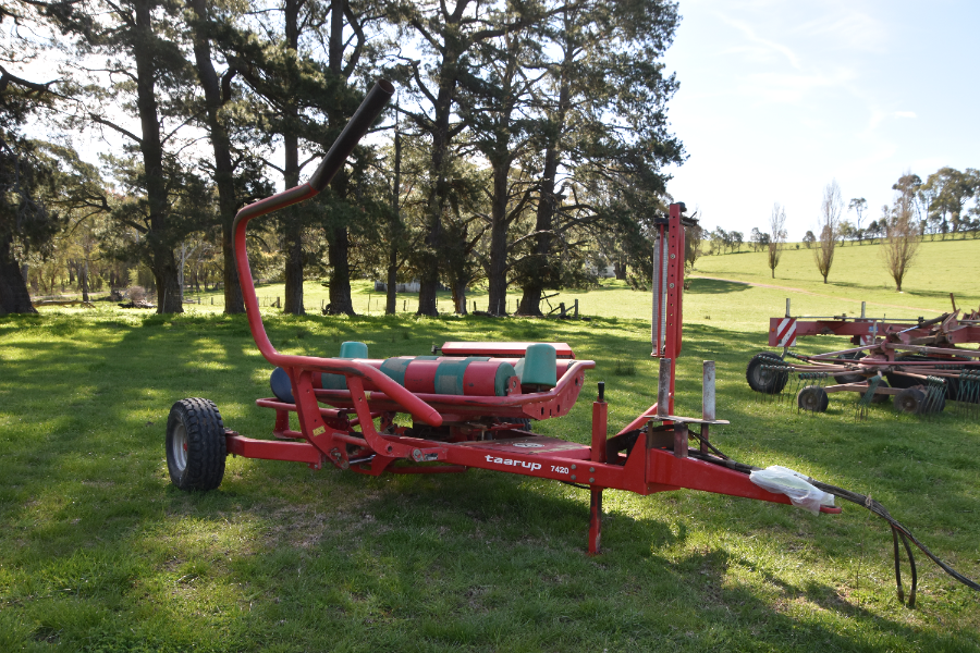 Lot 2 - Taarup 7420 Bale Wrapper | AuctionsPlus