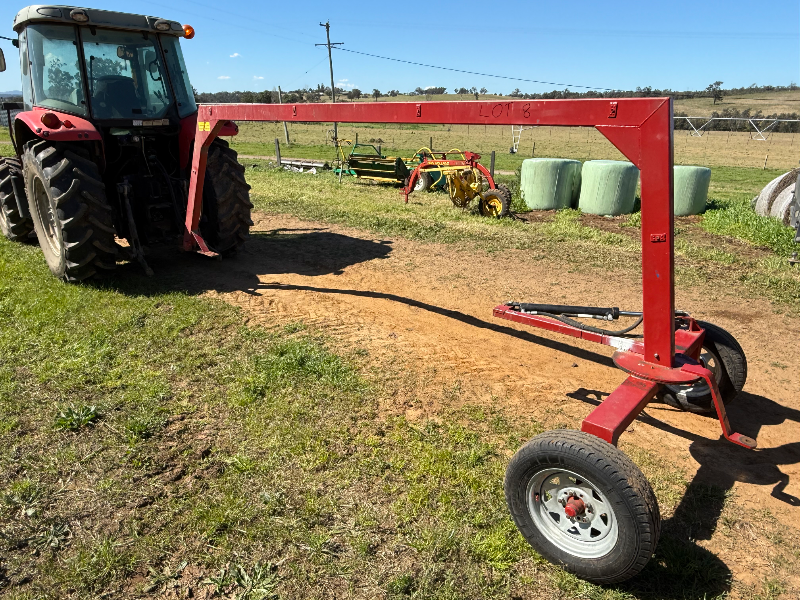Dual Rake Stand Lot 8 - New Holland Dual Rake Hitch | AuctionsPlus