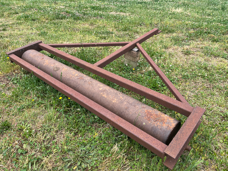 Lot 141 - 8 FOOT ROLLER | AuctionsPlus