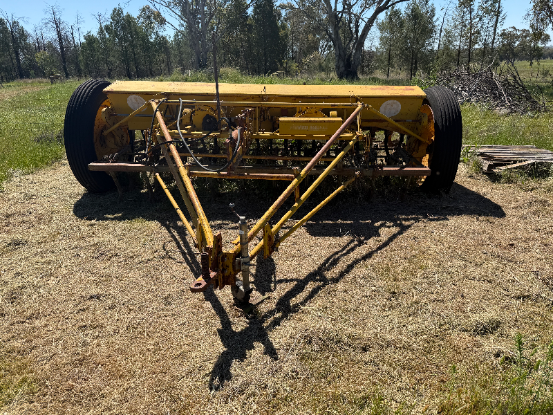 Lot 107 - Horwood Bagshaw Combine | AuctionsPlus