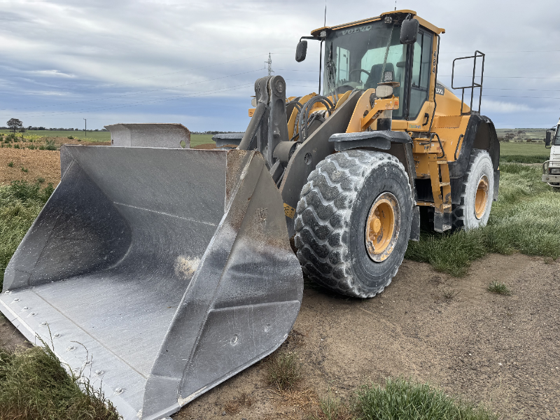 Lot 16 - Loader | AuctionsPlus