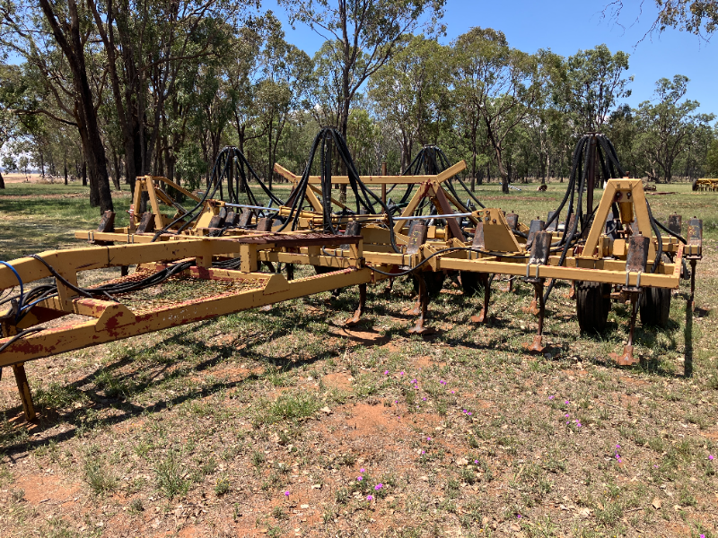 Lot 129 - Trailing 25’ Gason Narrow Fold Culti Chisel Planter ...