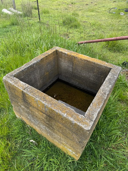 Lot 67 - Concrete Block/Trough | AuctionsPlus