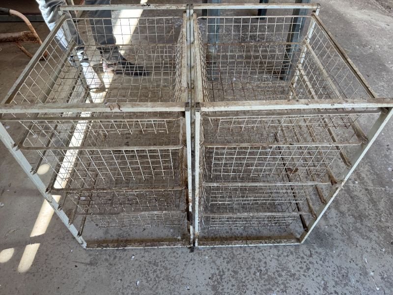 Lot 52 - Steel Draw Units | AuctionsPlus