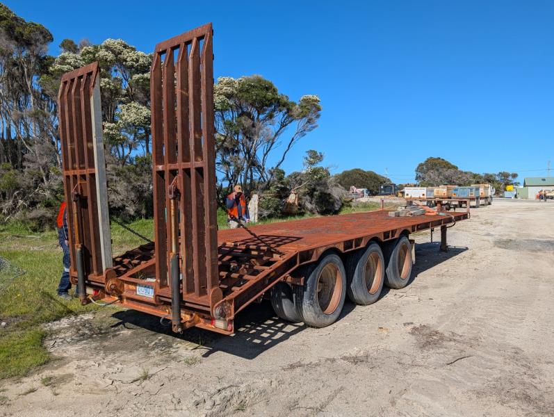 Lot 12 - Borg Tri Axle Tag Trailer | AuctionsPlus