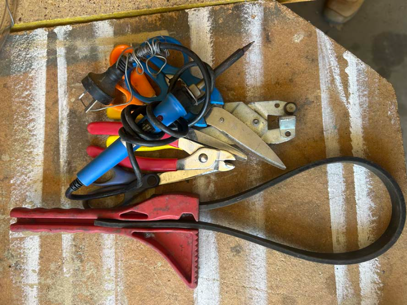 Lot 85 - Soldering Iron, Scissors, Boa Constrictor | AuctionsPlus