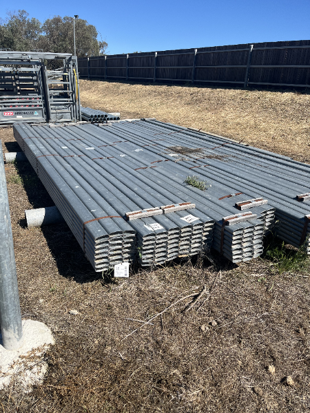 Lot 25 - Cattle Rail - 4 bundle (84 lengths) 115 x 42 x 2 6100 ...