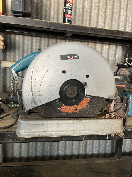 Lot 65 - Makita Drop Saw | AuctionsPlus