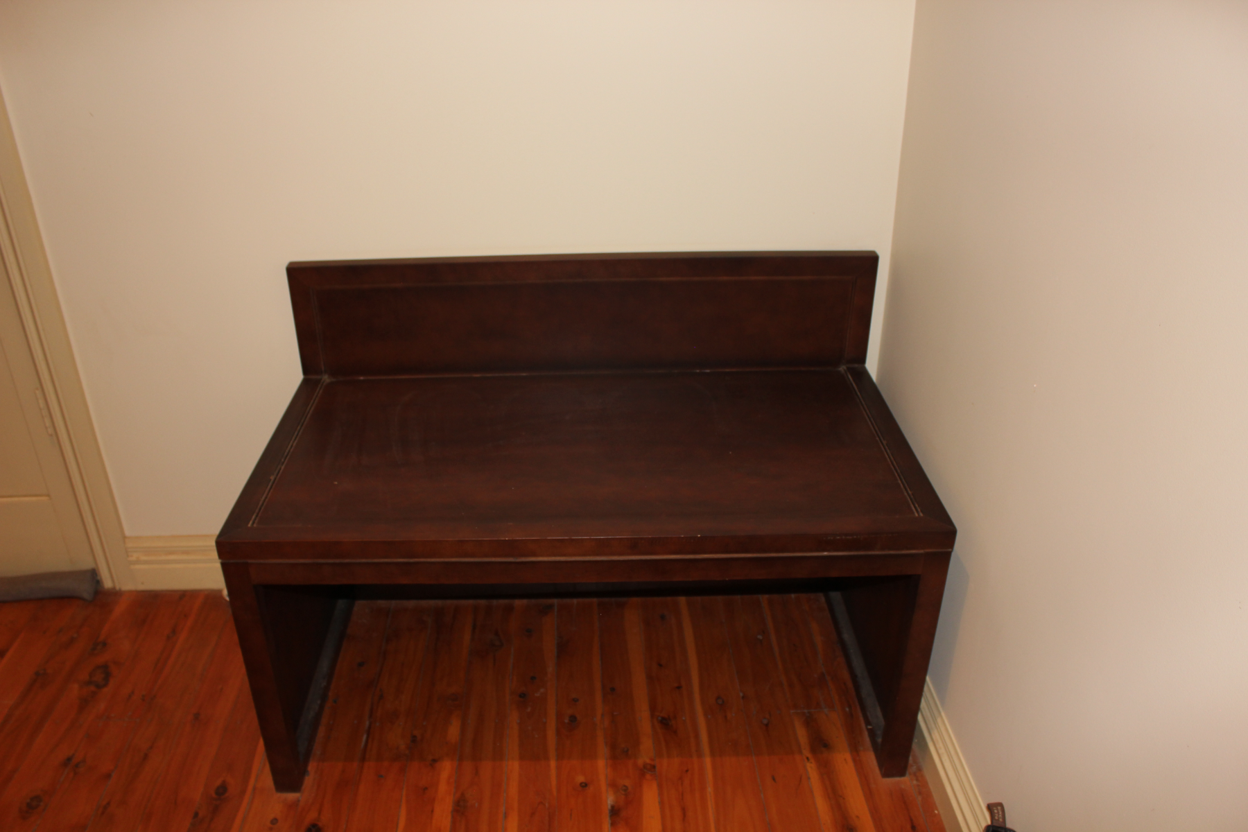 Luggage Rack | AuctionsPlus