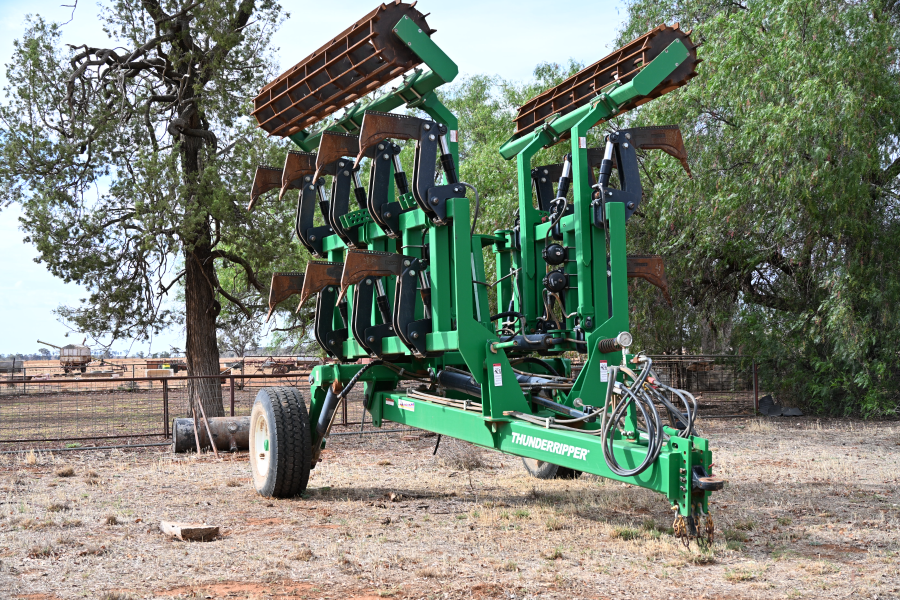 Lot 13 - Thunder Deep Ripper | AuctionsPlus