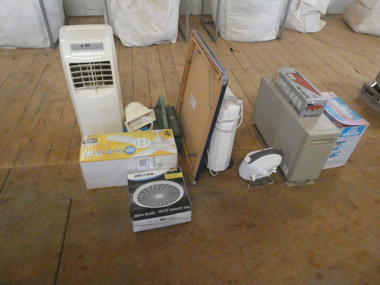 Lot 205 - PORTABLE AIRCON | AuctionsPlus