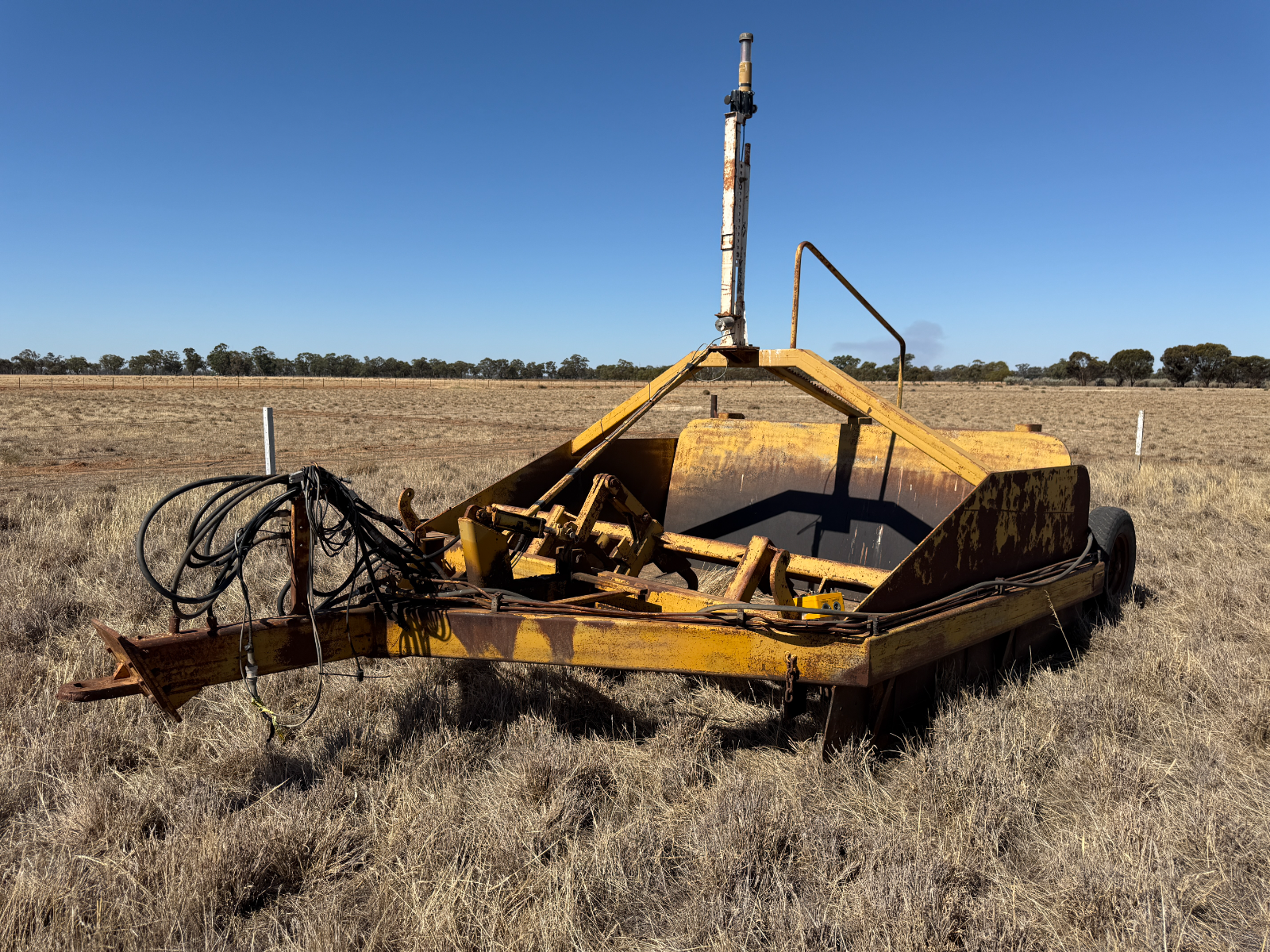 Lot 17 - 10' O'Brien Laser Bucket | AuctionsPlus