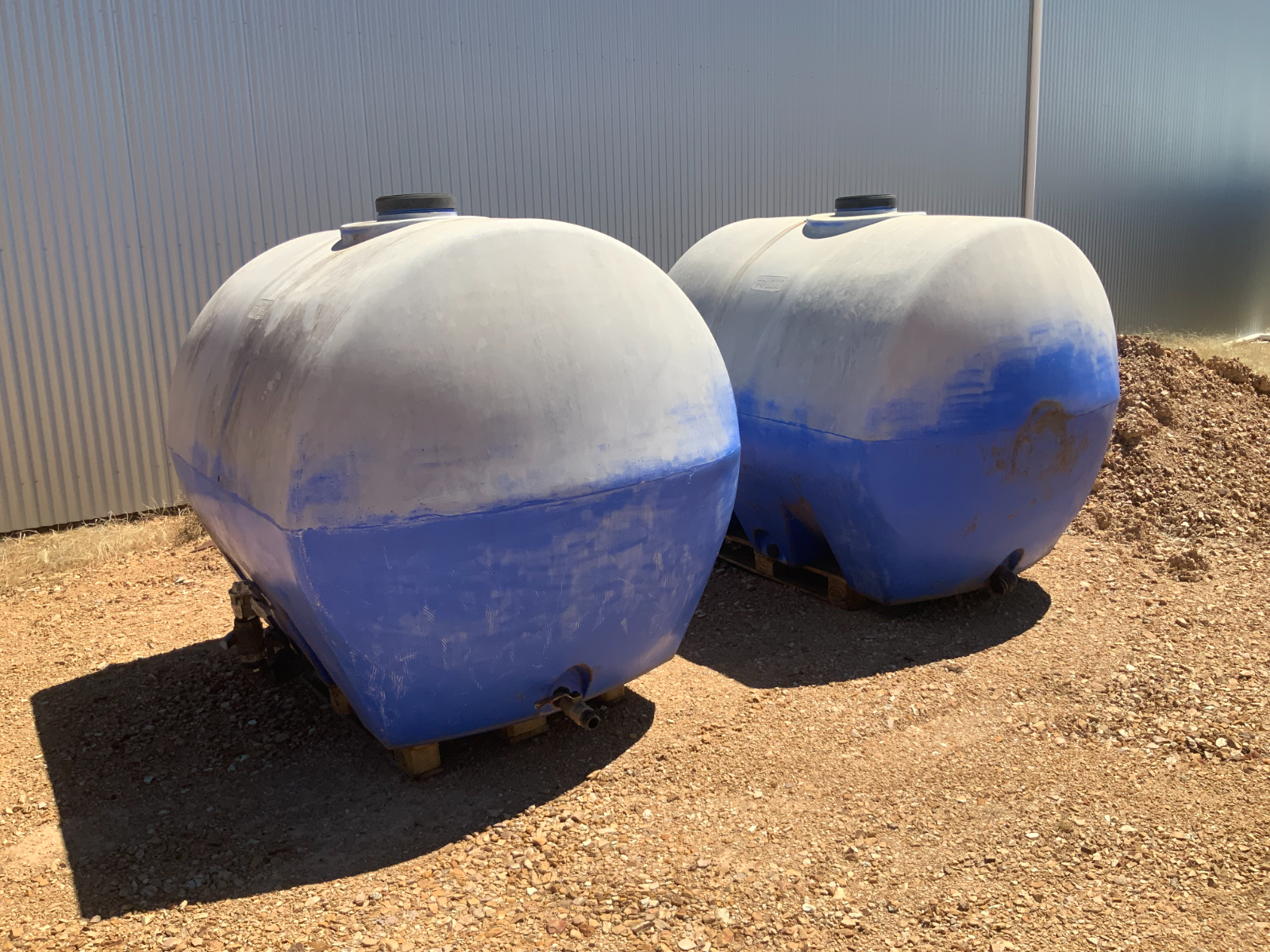 Poly Tanks. | AuctionsPlus