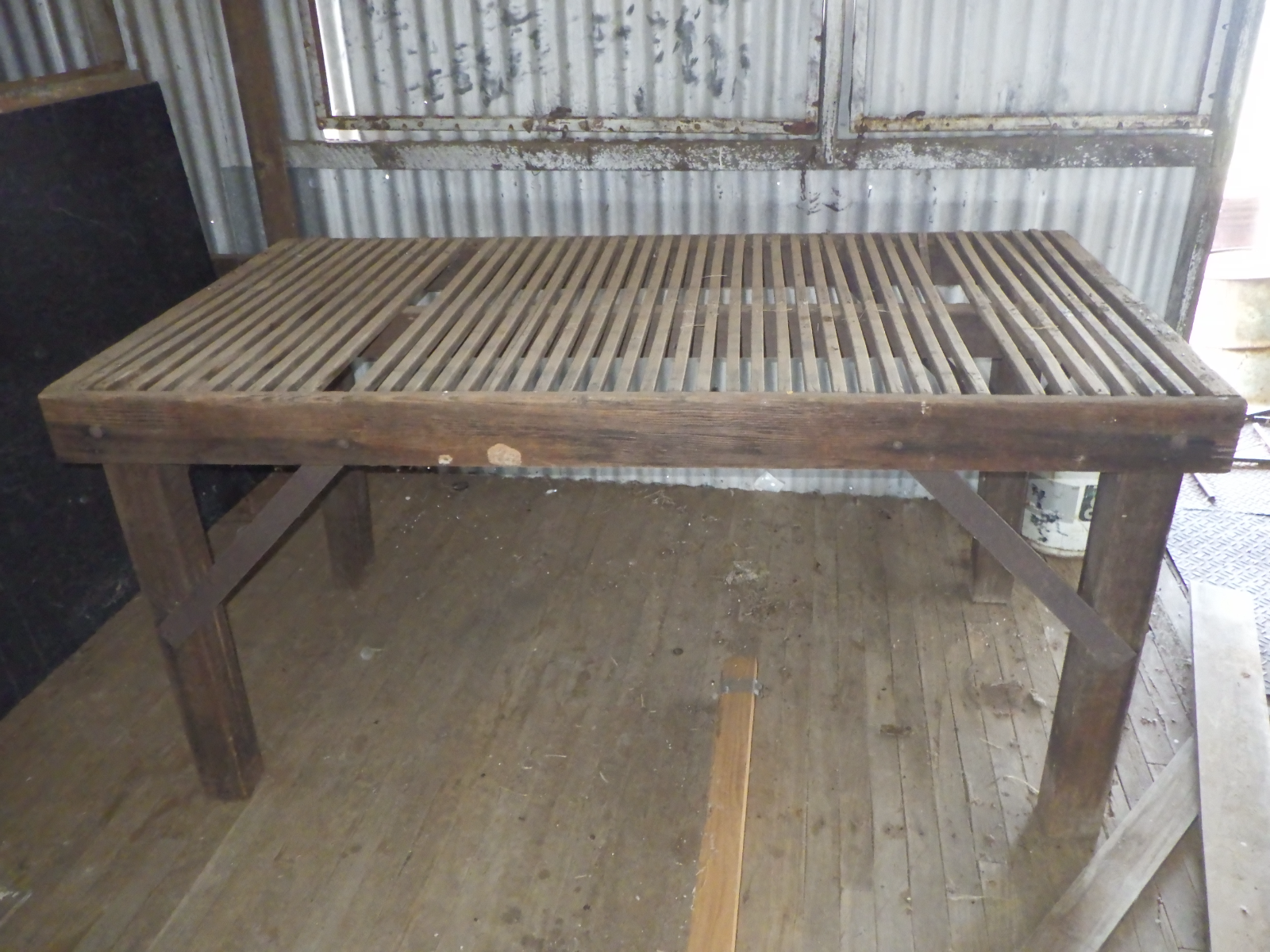 Lot 41 - WOOL CLASSERS TABLE | AuctionsPlus